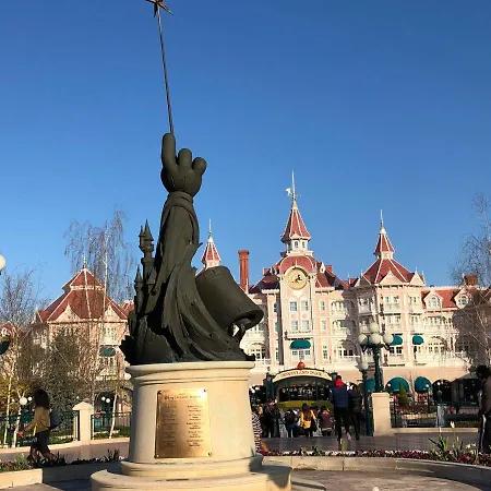 Disneyland Paris 1 Mile * Serris